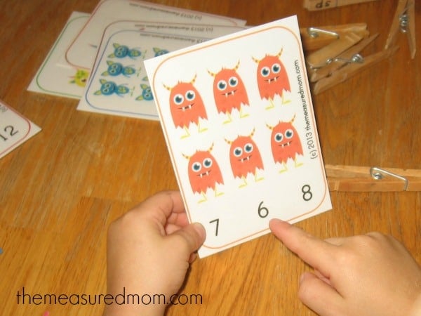 Get this great preschool counting printable for FREE: monster count and clip cards!
