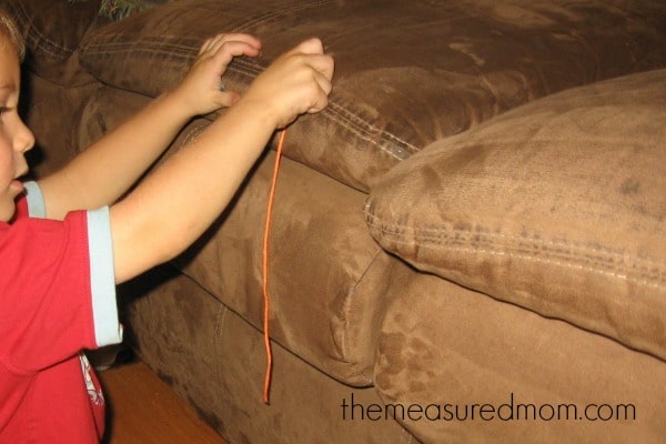 Want a simple lesson for teaching measurement to kids? Check out this post for teaching linear measurement using yarn. Free printables included!