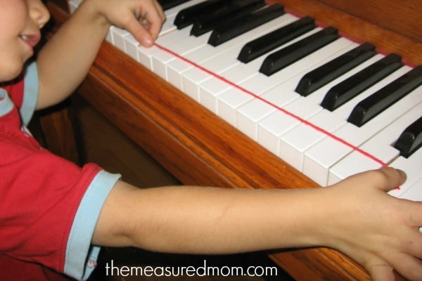 Want a simple lesson for teaching measurement to kids? Check out this post for teaching linear measurement using yarn. Free printables included!