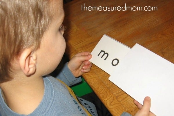 Teach kids to sound out words with these free printable word slider cards!
