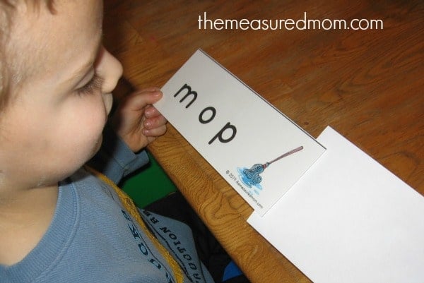 Teach kids to sound out words with these free printable word slider cards!