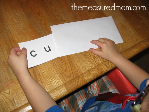 Print these 21 FREE word slider cards to help kids read the short u word families.