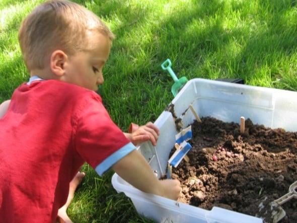 garden sensory tub 5