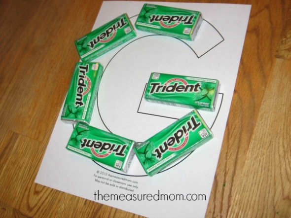 make letter G with gum