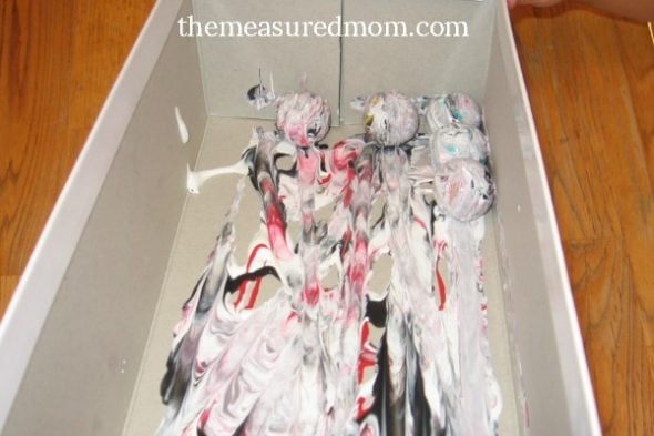 Check out this amazing collection of art projects for preschoolers! You'll find a lot of open ended activities in this group of projects for letter B.