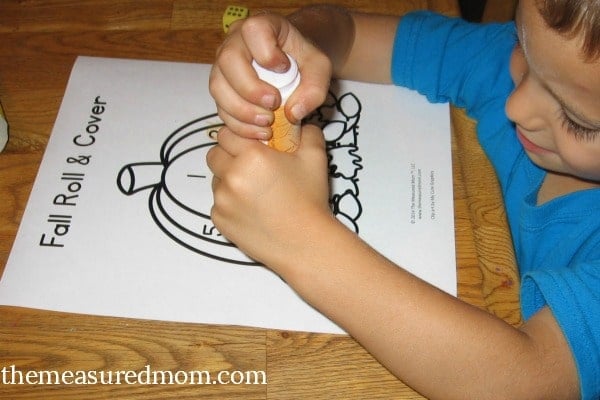 Looking for some fun math games for preschool and kindergarten? Grab some dice and markers and play these free printable roll and cover games for every season of the year! For 1 or 2 dice. 