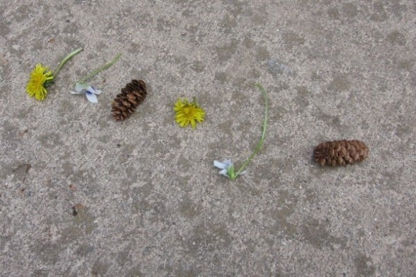 Looking for pattern activities for kindergarten or preschool? Find 15 simple and fun pattern activities... with free printables! 