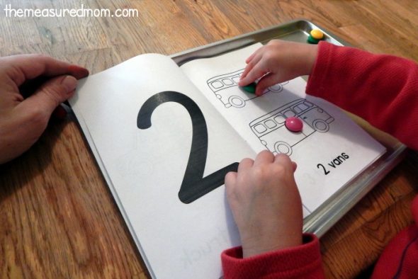 Love this interactive numbers books! Great to add to my counting activities for preschool. This free counting book is perfect to use alongside a transportation theme in preschool!