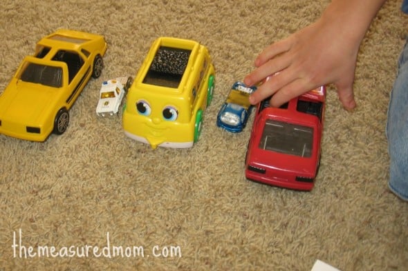 Looking for pattern activities for kindergarten or preschool? Find 15 simple and fun pattern activities... with free printables! 