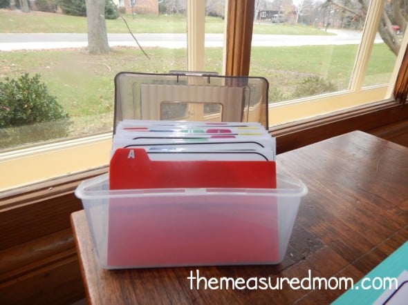 These FREE printable alphabet picture cards are gorgeous! Love the bright colors... and they have at least 4 pictures for every letter! 