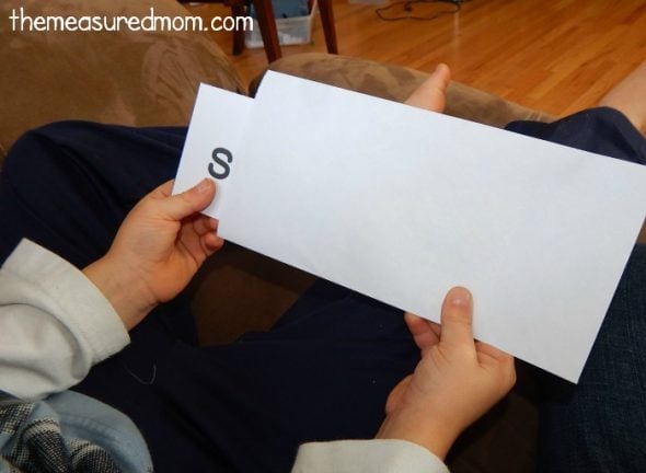  Teaching your child to sound out words? These free word sliders are perfect for teaching short i words. 