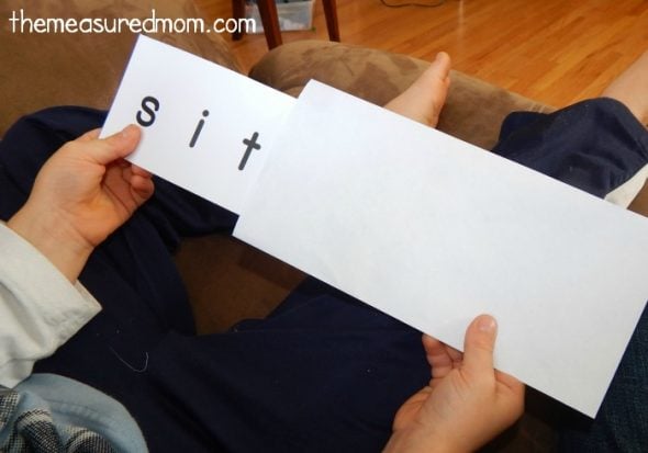 Teaching your child to sound out words? These free word sliders are perfect for teaching short i words. 