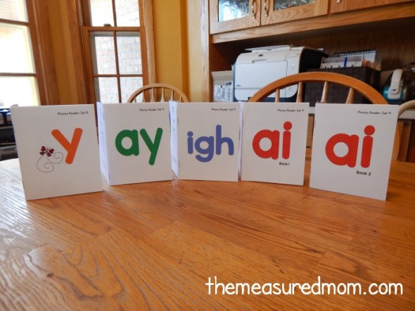 These free phonics printables will help your child practice reading ai and ay, igh, and -y words. My early reader loves these fun and colorful phonics books!