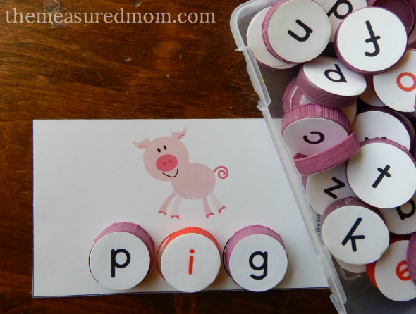 Looking for a hands-on spelling activity? Print these free mats for practice spelling short i words.