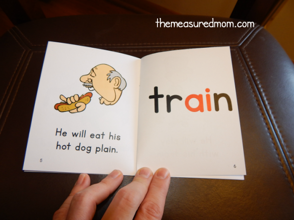 These free phonics printables will help your child practice reading ai and ay, igh, and -y words. My early reader loves these fun and colorful phonics books!