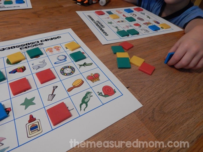 This blends and digraphs game is so much fun! Print just a handful or all 27 boards for a class game. The best part is that every blend is on every board, so your students know if they hunt hard enough, they'll find it! 
