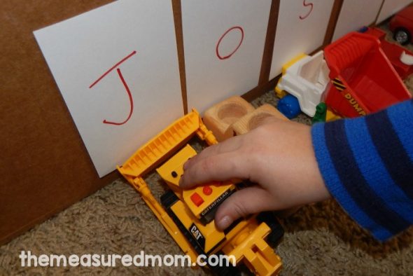 Check out this giant set of letter A activities for preschool! Printable books, activity sheets, book lists, craft ideas, and more! 