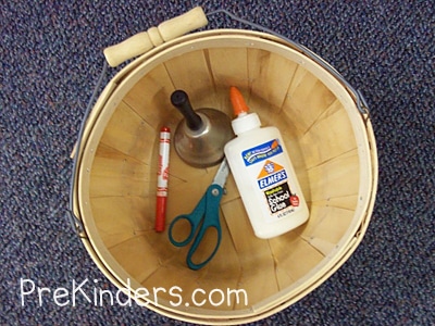 Love this big collection of rhyming games and free rhyming activities! 