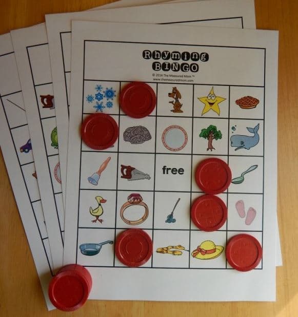 Love this big collection of rhyming games and free rhyming activities! 