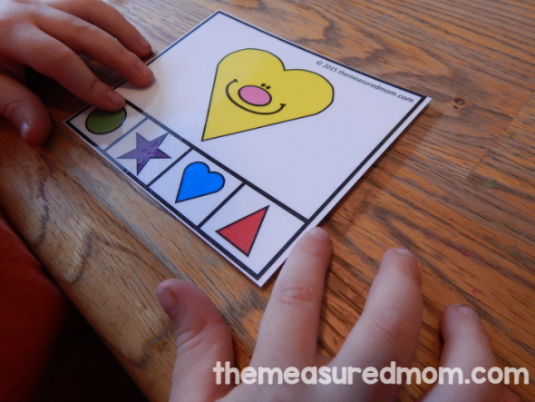 Teaching shapes in preschool? Print these 16 FREE clip cards for a great shapes activity! 
