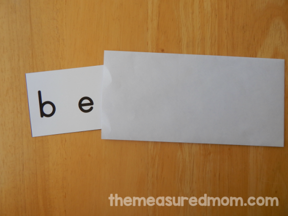 These free word sliders help kids learn to read short e CVC words. Love!