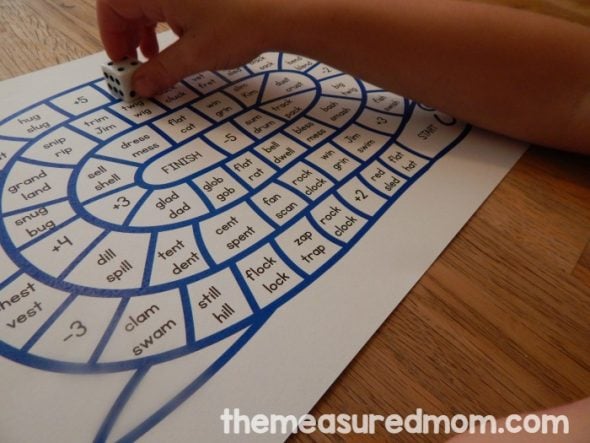 Print this free beginning blends game for kindergarten or first grade! 