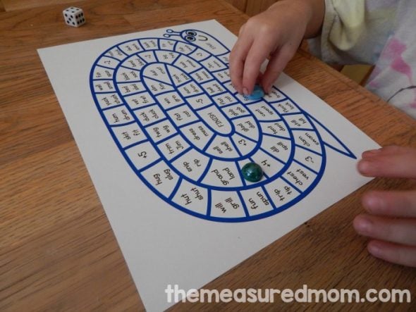 Print this free beginning blends game for kindergarten or first grade! 