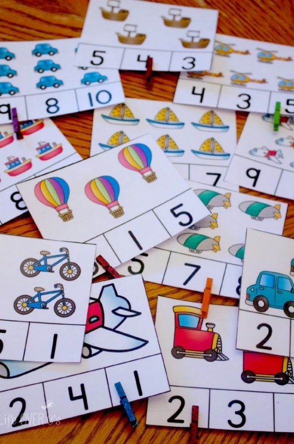 Over 25 sets of themed count and clip cards... great for preschool and kindergarten math centers! 