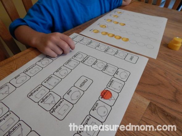These free shape games for kindergarten through 2nd are no-prep! Just print and play! 