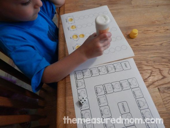 These free shape games for kindergarten through 2nd are no-prep! Just print and play! 