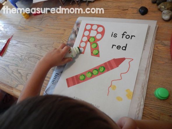 Look at all these fun Letter R activities for preschoolers!