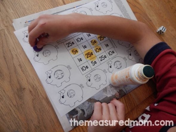 These counting coins activities are so versatile! For kids just learning to recognize coins all the way up to kids counting quarters, nickels, dimes, and pennies.