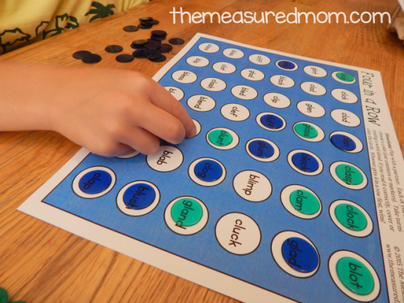 These no-prep reading games are perfect for teaching beginning blends. Just read the words and be first to get four in a row! 