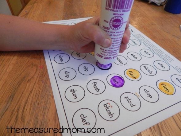 These no-prep reading games are perfect for teaching beginning blends. Just read the words and be first to get four in a row! 