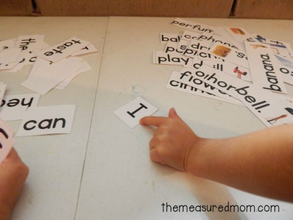 Love this five senses activity for preschool, kindergarten, and first grade! Great pocket chart idea. 