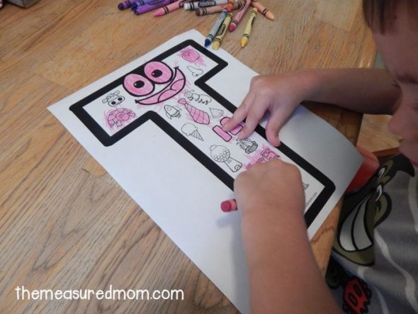 Check out this fun variety of letter T activities for preschool! Books, crafts, letter sounds and more!