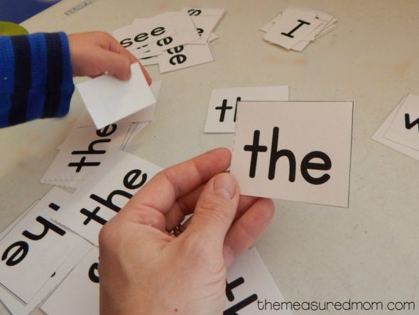 Need a Fall reading activity? Print these Fall pocket chart sentences! 