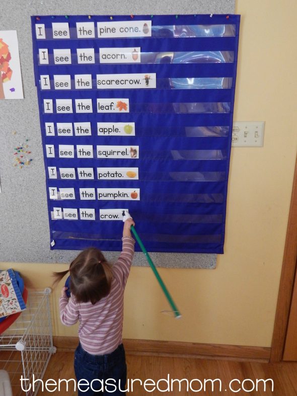 Need a Fall reading activity? Print these Fall pocket chart sentences! 