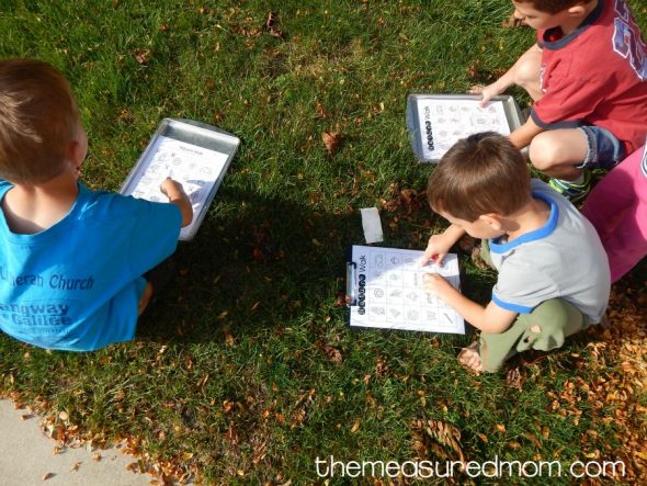 Free nature walk scavenger hunt!