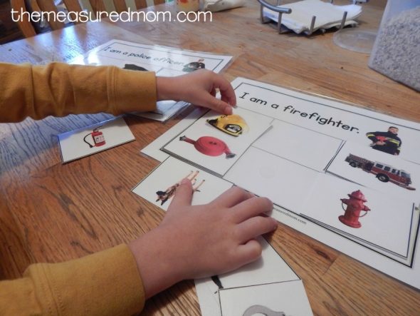 This free community helpers sorting activity is so much fun! It would be great to use with a community helpers theme in preschool or kindergarten.