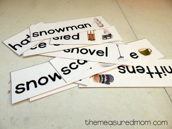 These winter pocket chart sentences are perfect for kids just learning to read - and they're FREE to download! They're great for learning winter vocabulary, too! 