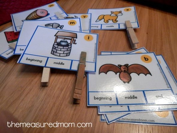 These beginning, middle, and ending sounds clip cards are great for kids in preschool and kindergarten. 