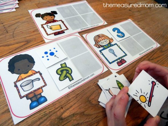 This rhyming word activity is one of my son's favorites! I love that it's a rhyming word sort. 