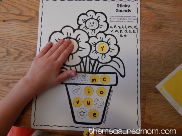 My kiddo loves stickers, so this alphabet printable for beginning sounds is right up his alley. It would work great for a spring learning center.