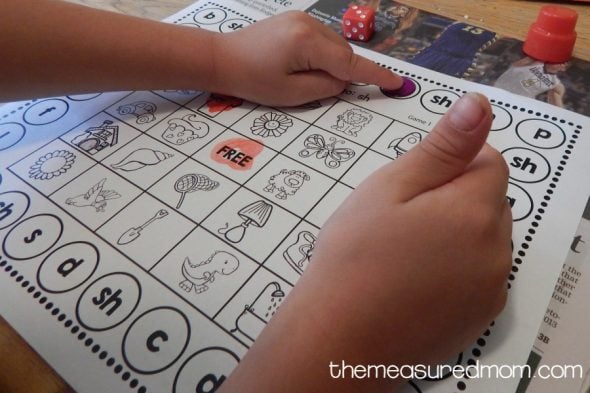I love this no prep digraph activity! These 8 single player Bingo games are great for helping kids learn the sounds of sh, ch, th, kn, and wh.