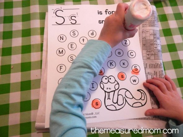 Check out this collection of fun letter S activities for 2-year-olds!