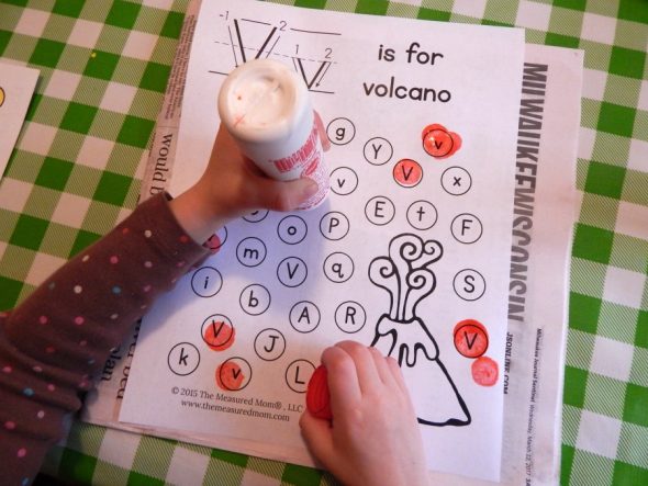 Check out this collection of simple letter V activities for 2-year-olds!