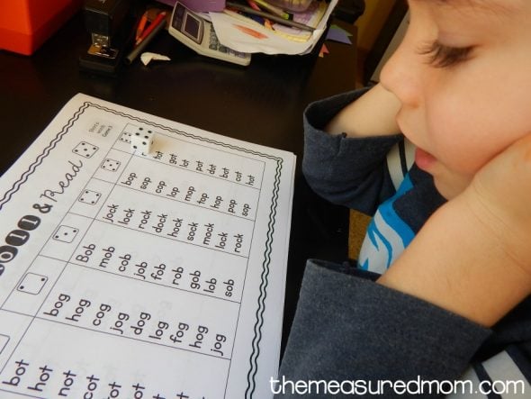 Grab these free phonics games for short o words!