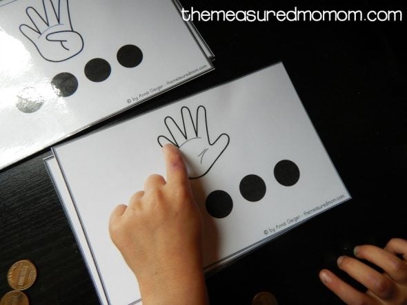 Teach preschoolers to count to ten with these free printable counting mats!