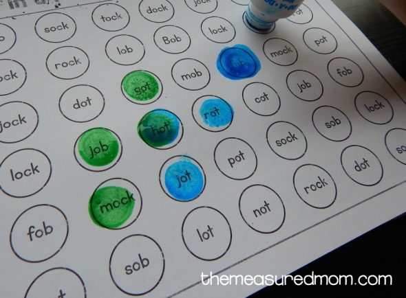 Grab this set of 13 free games to give kids practice reading short o word family words!